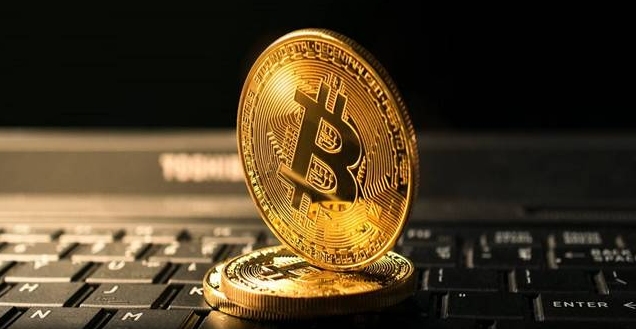 первая криптовалюта - Bitcoin